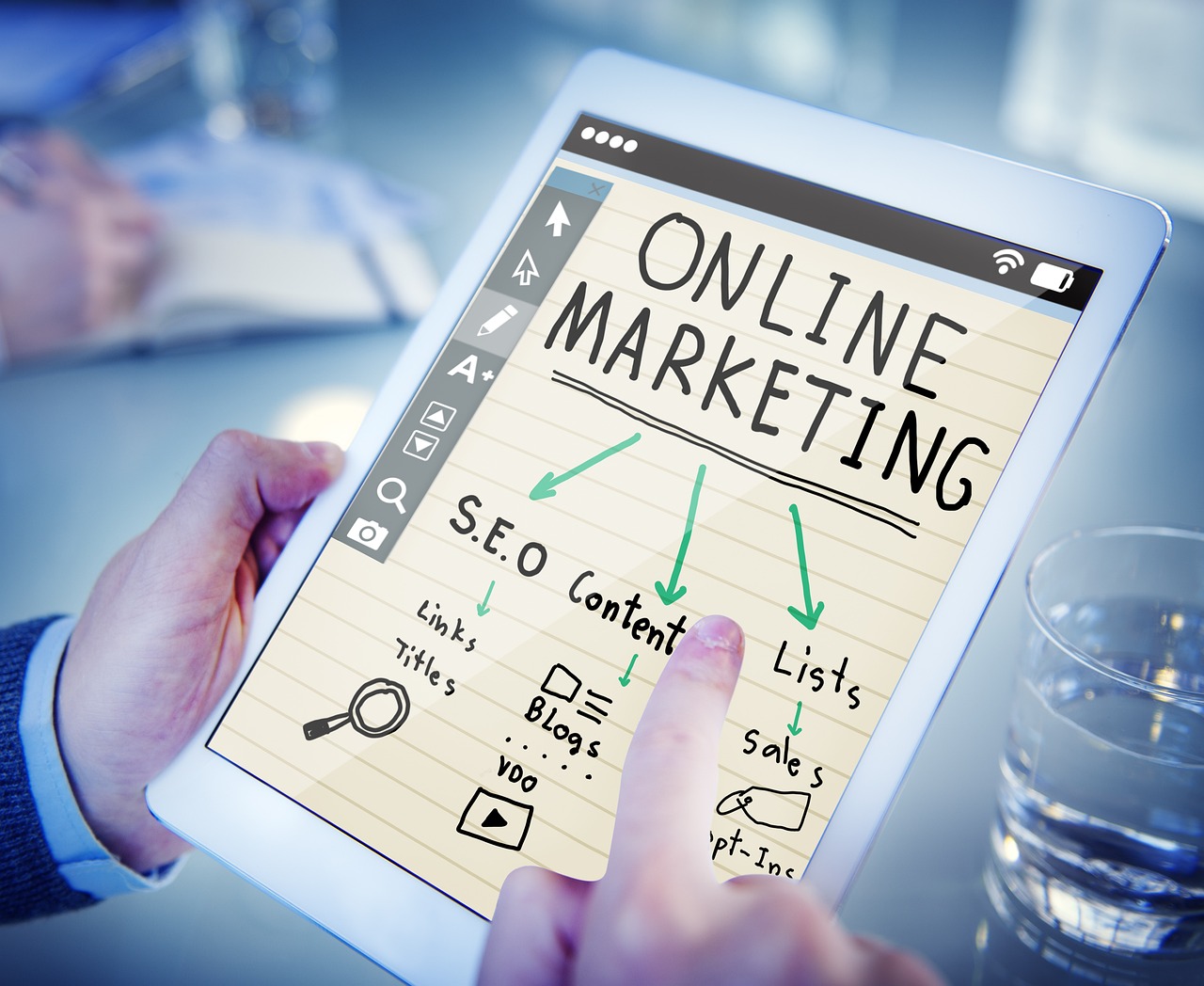 digital marketing ipad holding image